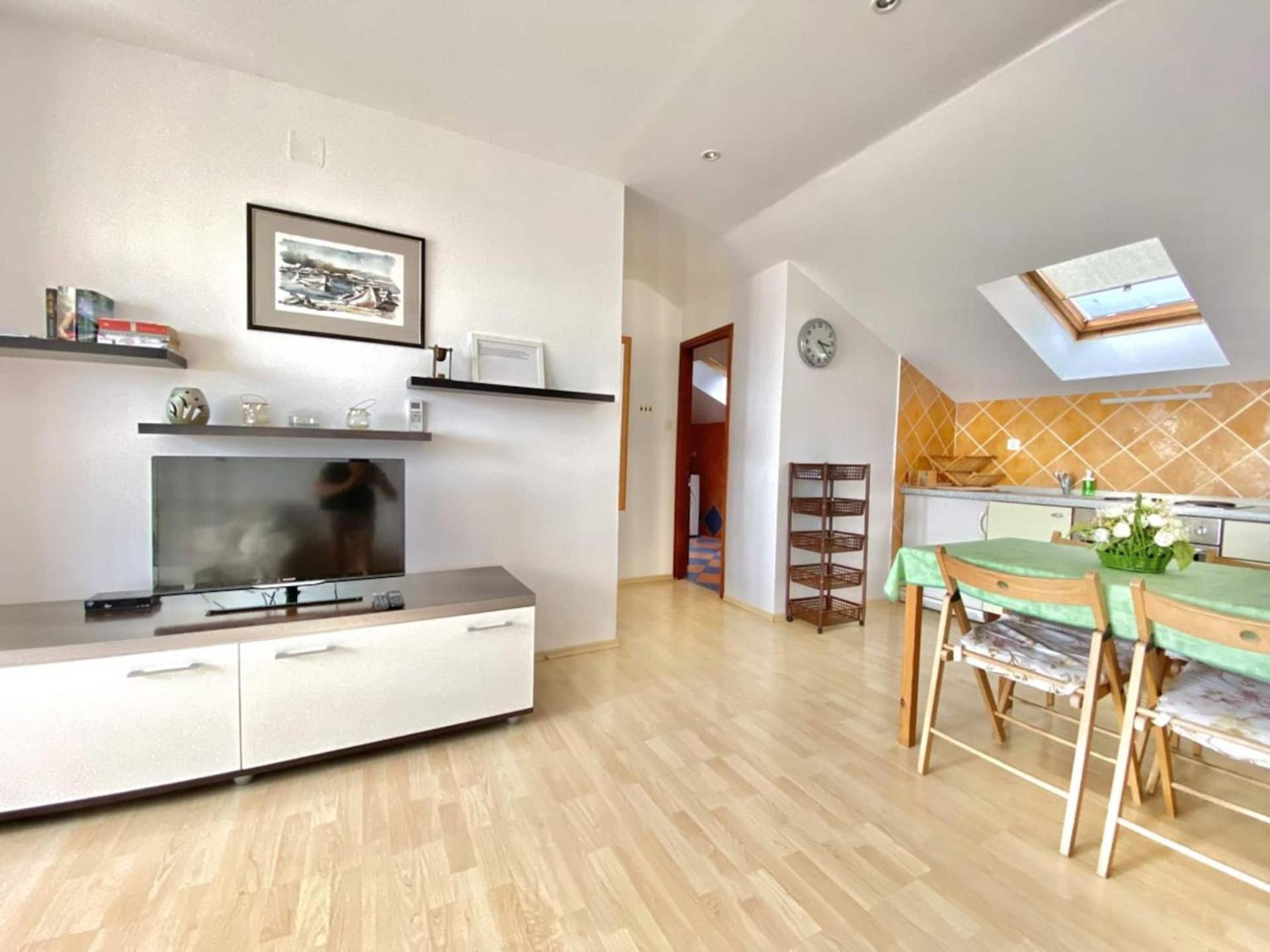 Family Apartments Viva Close To The Beach 크르크 외부 사진