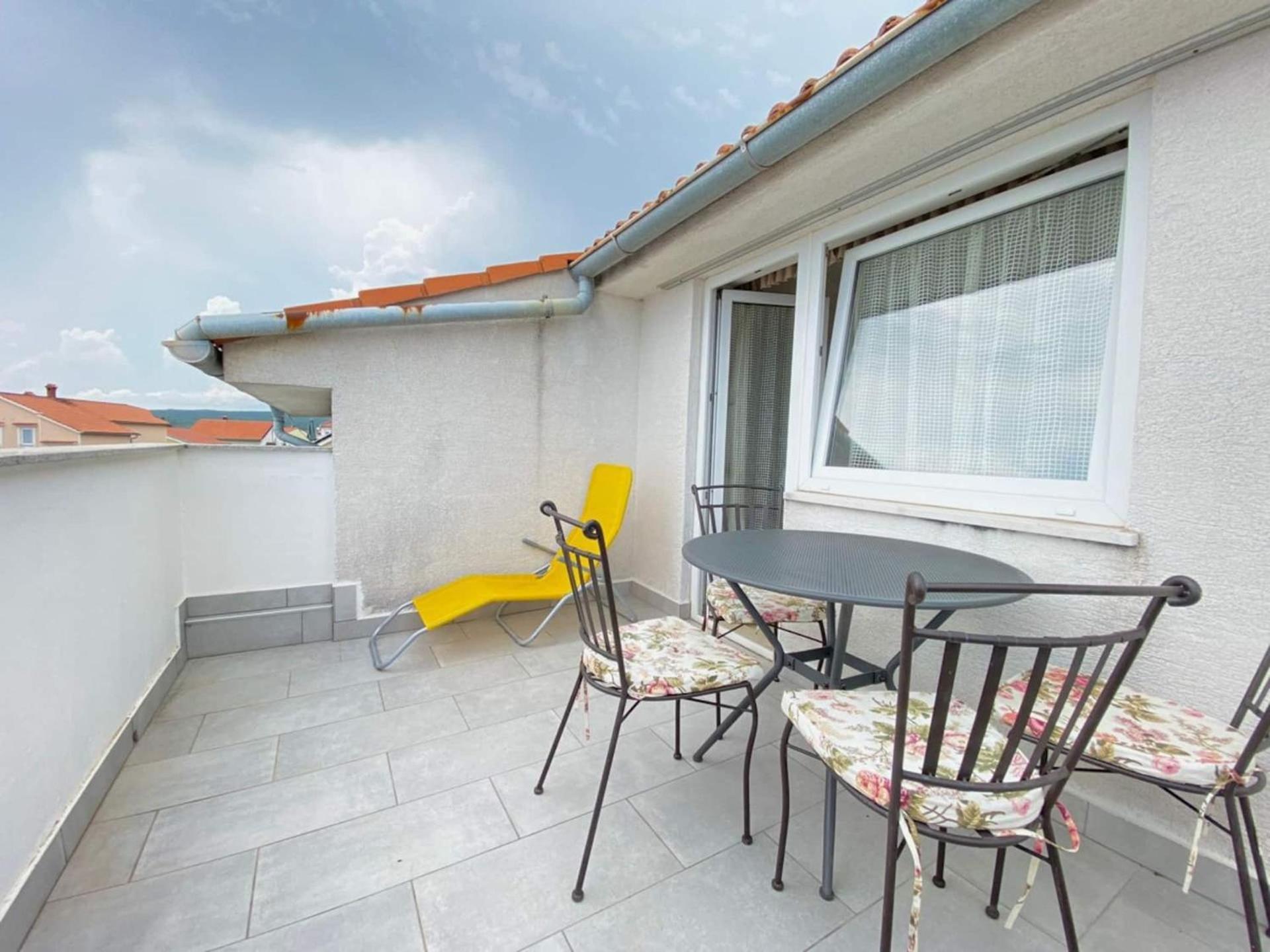 Family Apartments Viva Close To The Beach 크르크 외부 사진