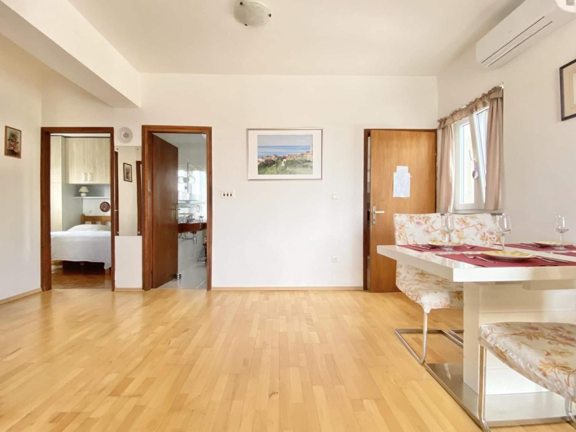 Family Apartments Viva Close To The Beach 크르크 외부 사진