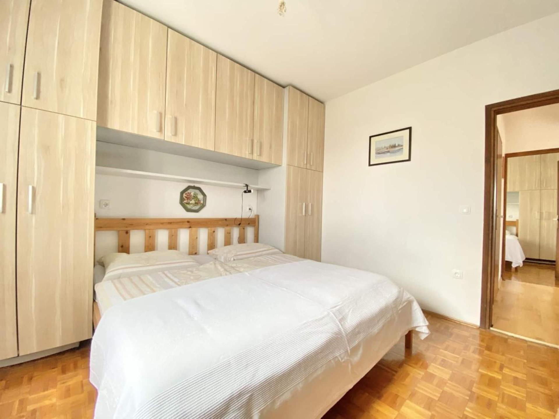 Family Apartments Viva Close To The Beach 크르크 외부 사진