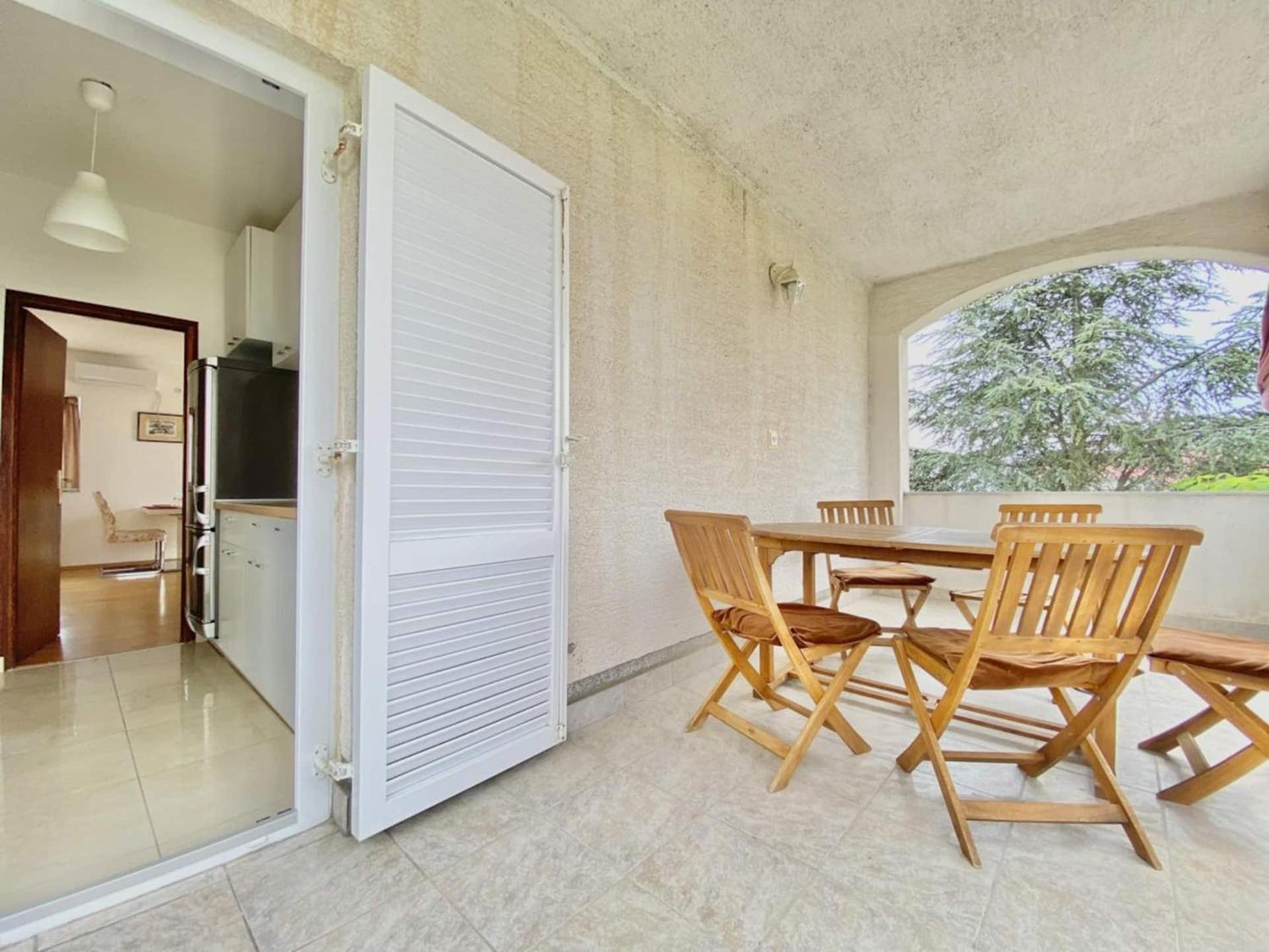 Family Apartments Viva Close To The Beach 크르크 외부 사진