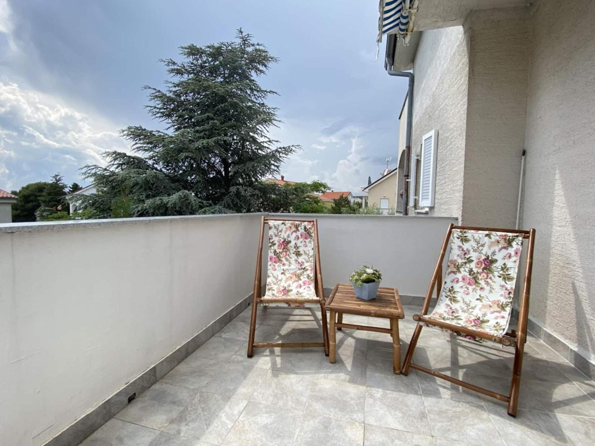 Family Apartments Viva Close To The Beach 크르크 외부 사진